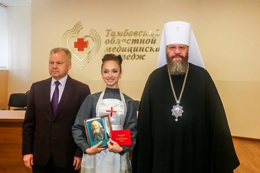 выпускной бал 2023. выступление выпускницы тамбовского медицинского колледжа. последний звонок 11 класс. кабинеты архиепископа луки тамбов. выпускной в кремле.