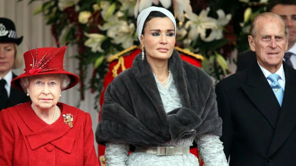 Моза бинт Насер Аль Миснед. Королева Катара шейха Моза. Влиятельная леди 84