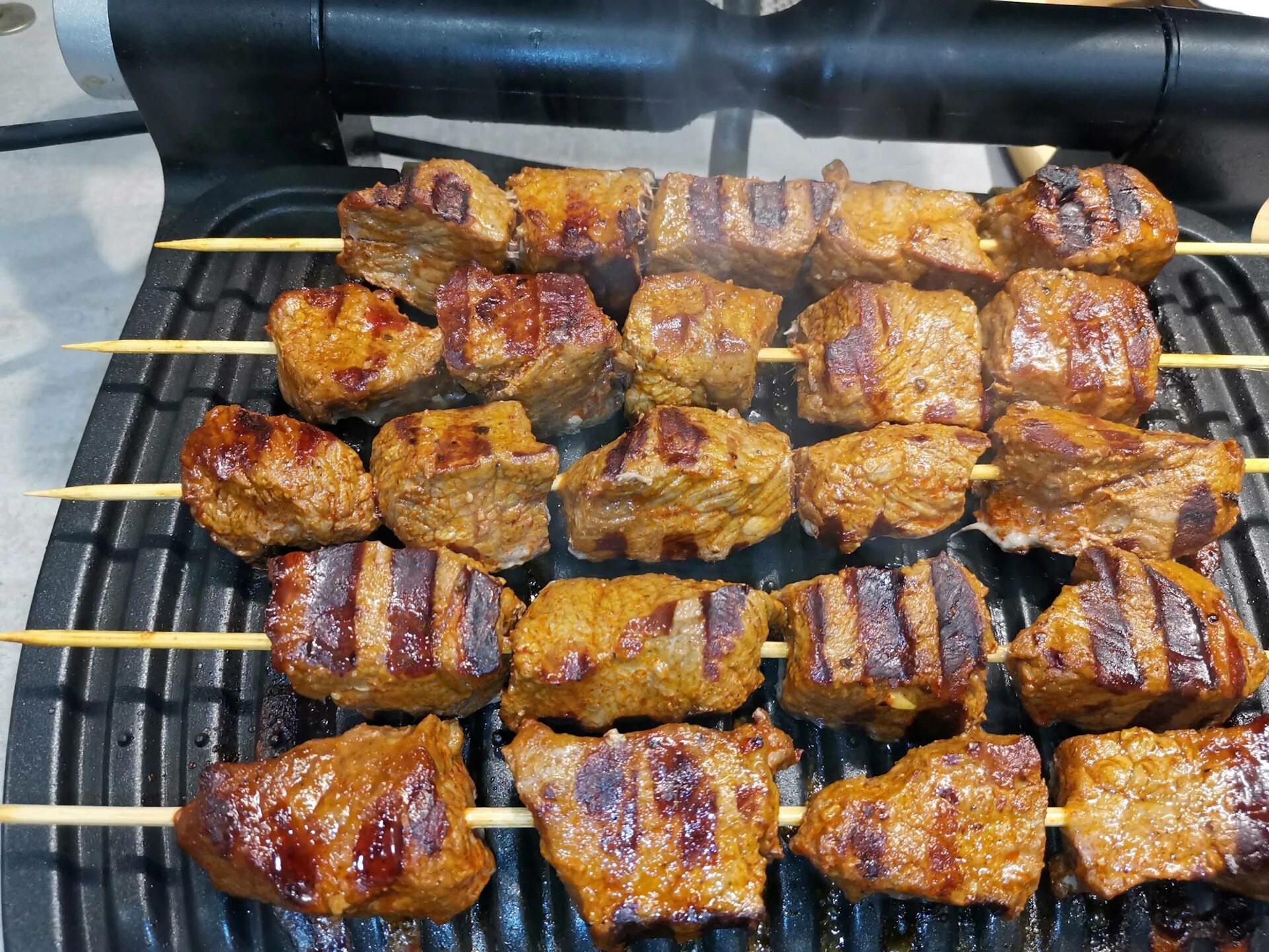 Хоровац кебаб. Стейк на мангале. Аппетитный шашлык. Шашлык на углях. Шашлык свиной.