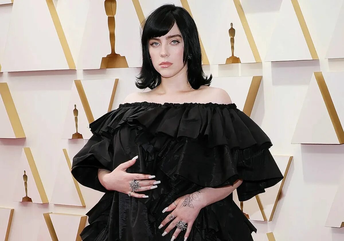 Billie eilish oscar. Билли Айлиш Оскар 2022. Billie Eilish 2022. Платье били Айлиш на Оскар 2022. Билли Айлиш Оскар 2022 вручение.