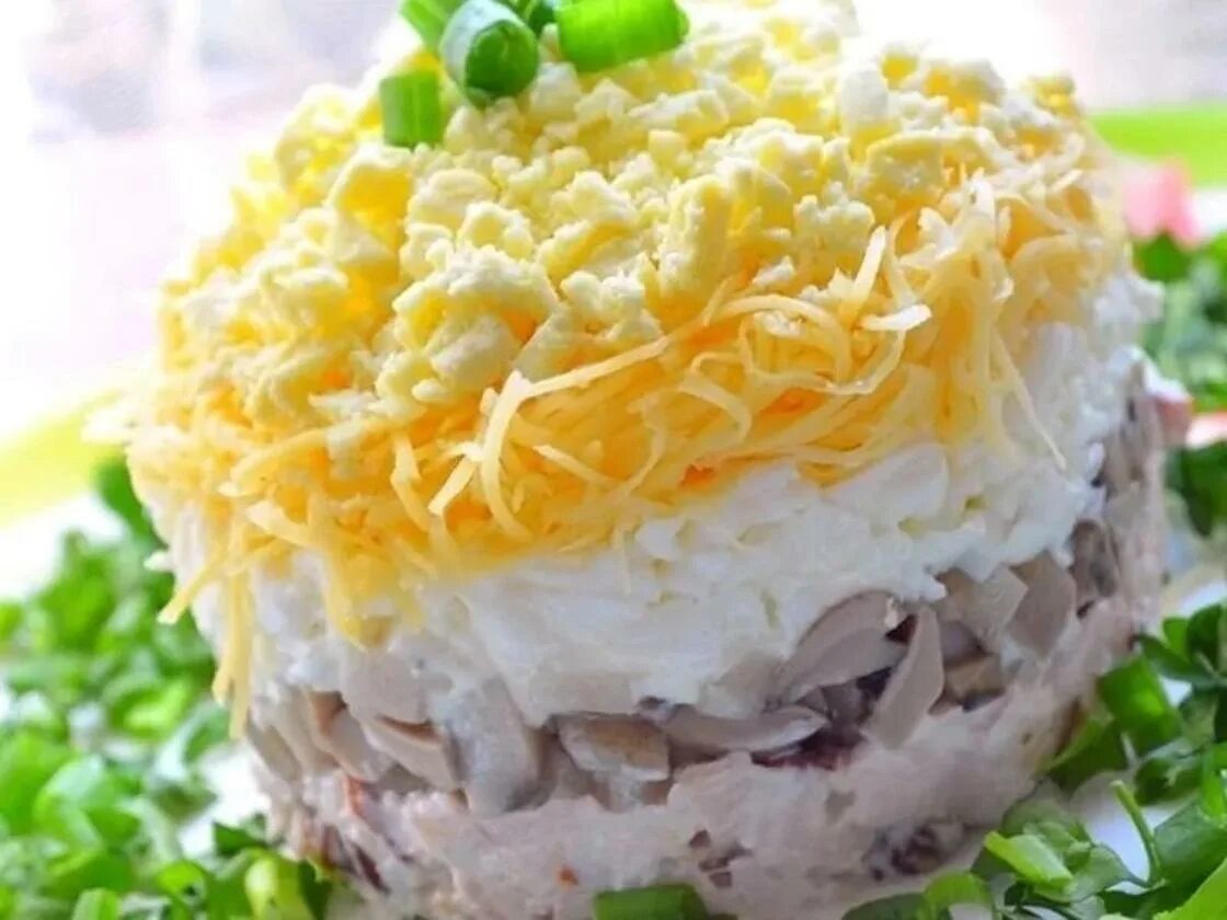 Салат каприз с курицей и грибами рецепт