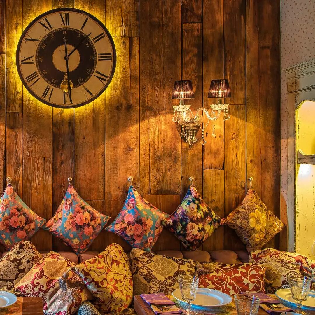 Boho ресторан красноярск. Стиль бохо в интерьере кафе. Кафе бохо. Бохо киров ресторан. Boho ресторан красноярск.