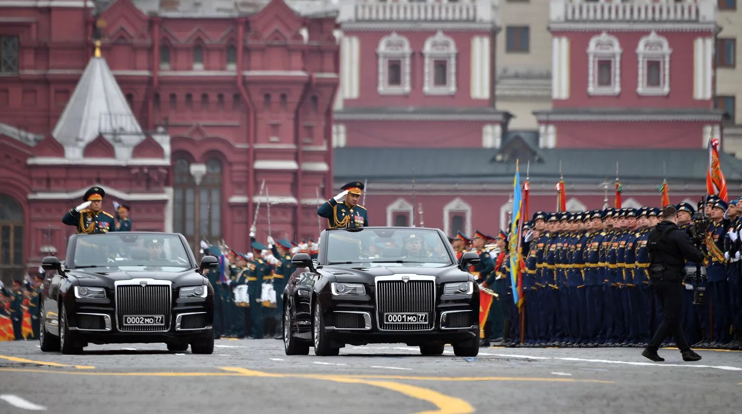 Командующий парадом победы на красной. Парад Победы в Москве на красной площади 9 мая. Аурус Сенат министра обороны. Парад Победы 2021 в Москве Шойгу. Парад Победы 2019 года на красной площади в Москве.