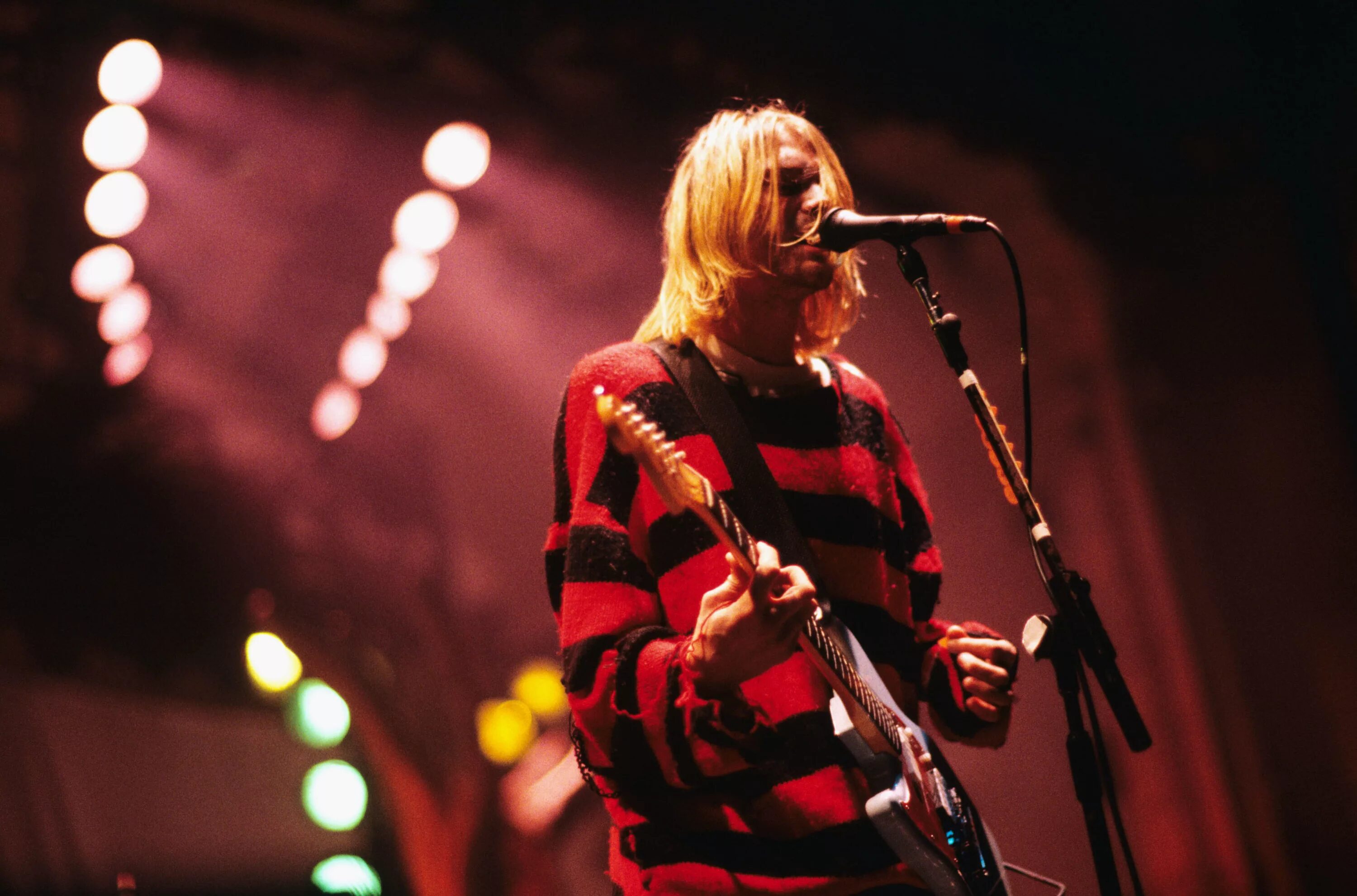 Nirvana new. Курт Кобейн и Nirvana. Курта Кобейна Нирвана. Курт Кобейн 1991. Курт Кобейн в Красном свитере 1993.