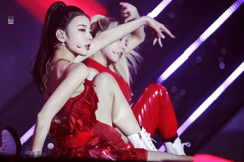 лиа из itzy. Itzy checkmate обложка.