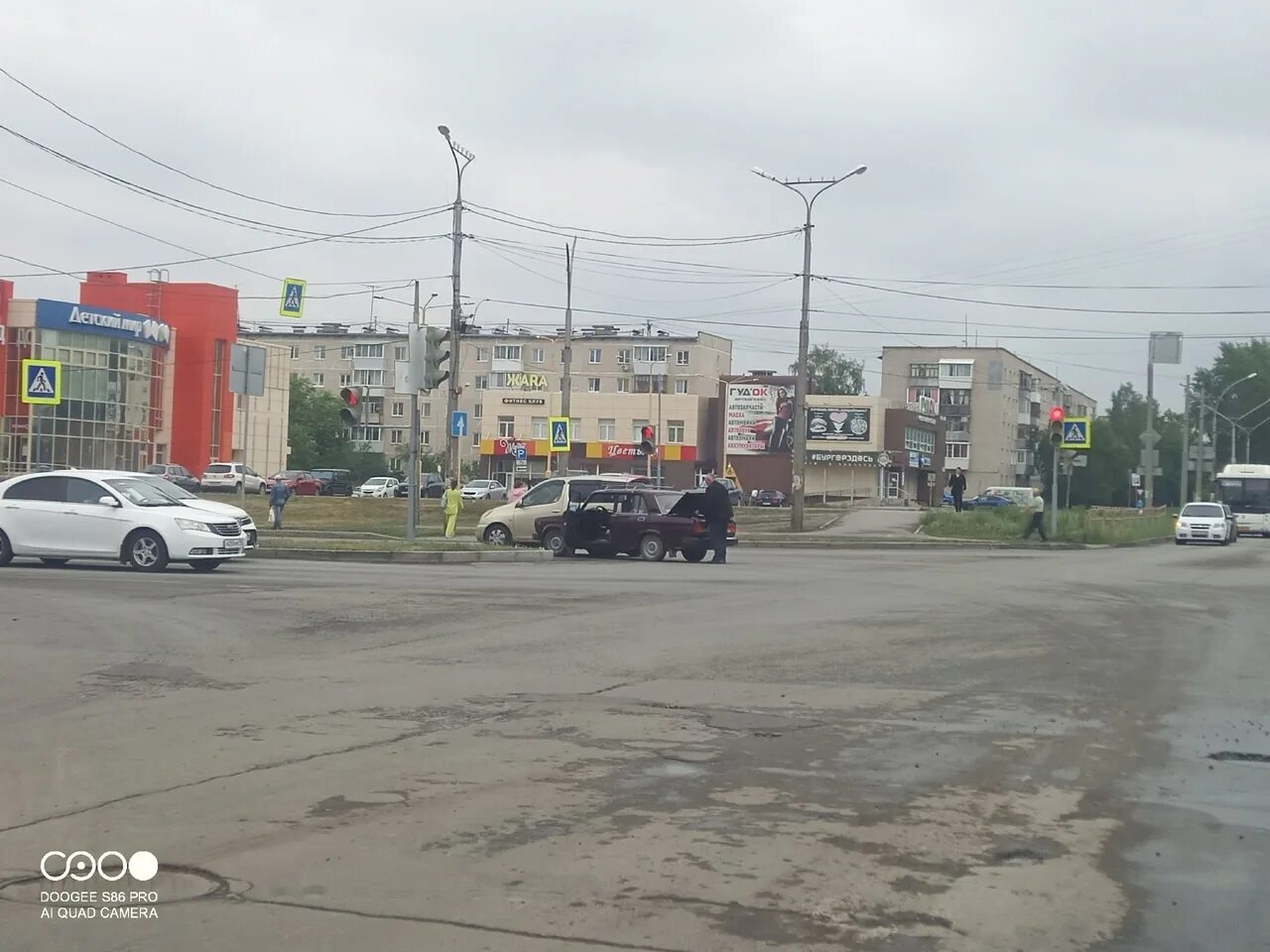 Тц самородок каменск-уральский. Торговый центр апельсин каменск-уральский. Октябрьский каменск уральский. Торговый центр октябрьский каменск-уральский. Тц солнечный каменск-уральский.