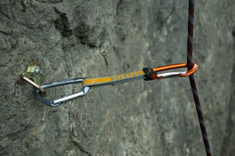 Закладки альпинистские. Альпинистский крюк. 0x80 мм. Шуруп-полукольцо 6. Шлямбур скалолазание.
