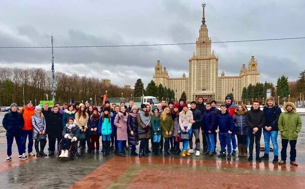 Флешмоб на горах. На воробьевых горах флешмоб. флешмоб на воробьевых горах 26.02.2012 года. флэшмоб мгу.