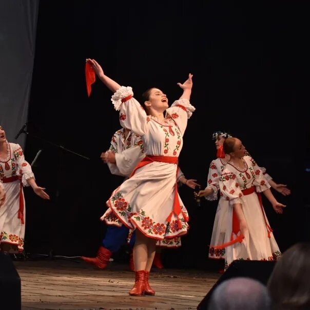 Танок ансамбль в ижевске. Ансамбль танок калининская. Руководитель ансамбля танок удмуртия. Отчётный концерт ансамбля народного танца афиша. Ансамбль танок.
