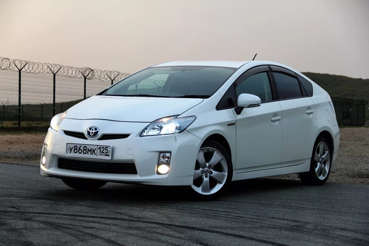 Куплю приус 30 владивосток. Toyota Prius 2010. Toyota Prius 30. Toyota Prius 30 2010. Тойота Приус 2010 30 кузов.