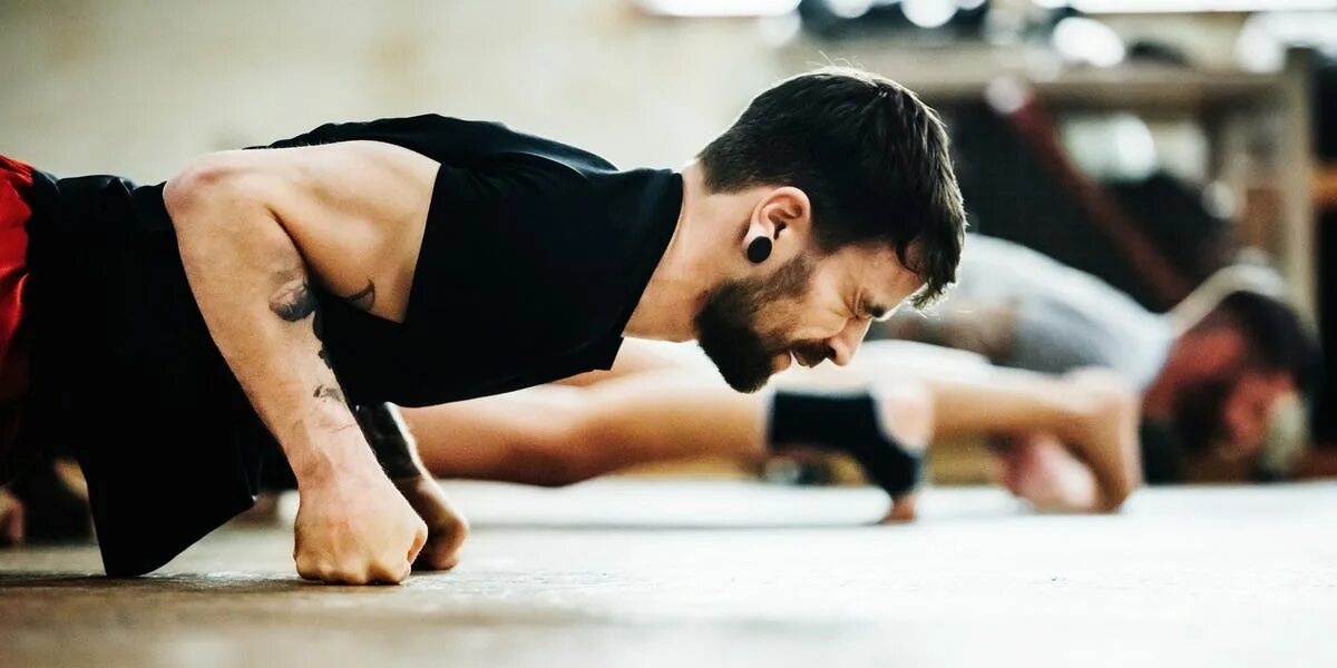 Shove meaning. When to push. When to push. Планка в упоре лежа. Kong push comes to shove.