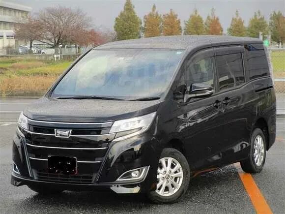 Японский автомобиль во владивостоке без пробега. Toyota Noah 2018. Тойота Ноах 2018 черный. Тойота Ноах комплектация 2.0 YY 4wd. Р-18 на Ноах 2018.