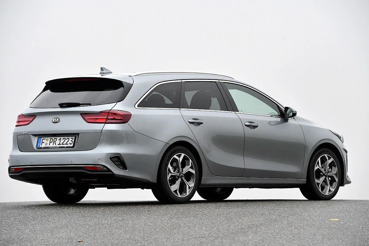 2016 Geneva Motor Show: Kia Optima Sportswagon Breaks Cover - AUTOMOTORBLOG