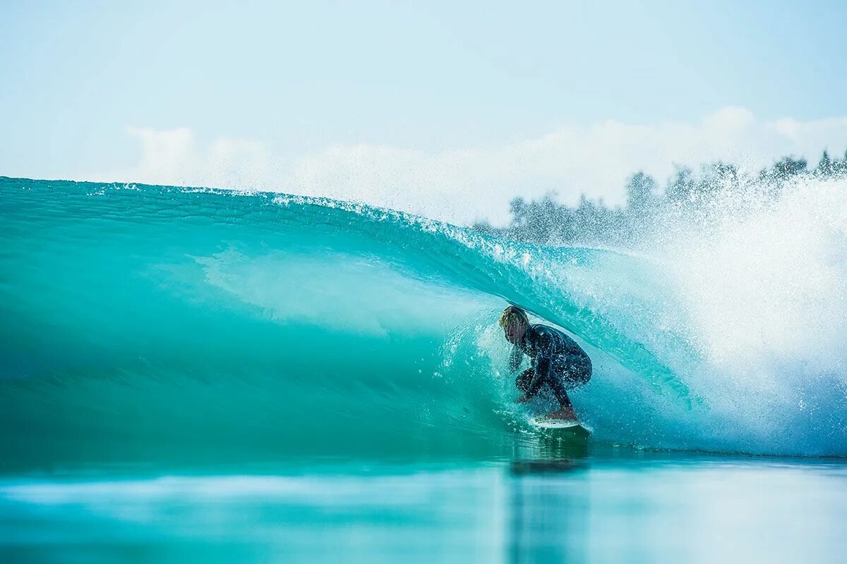 Waves pool. Kelly slater wave pool. wave pool.