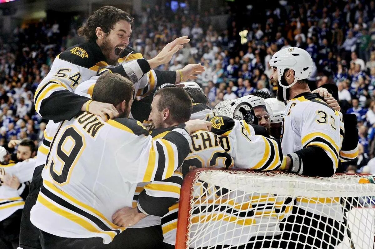 Бостон брюинз ванкувер кэнакс. Хк бостон брюинз. Брэд маршан. Бостон брюинз ванкувер. Бостон брюинз ванкувер кэнакс.