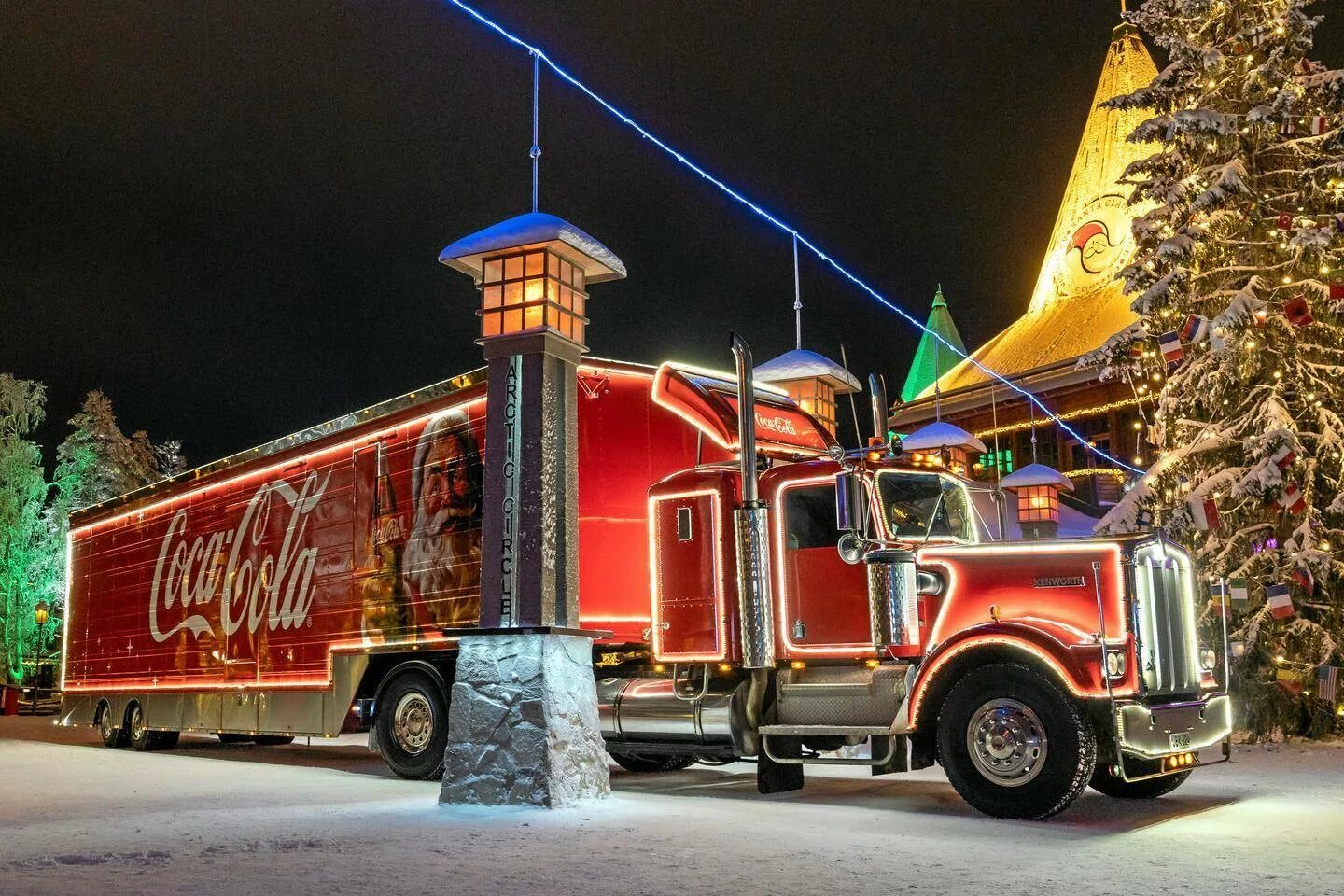 Новогодний грузовик. Грузовик Кока кола. Новогодние Грузовики Coca-Cola. Фура Кока кола.