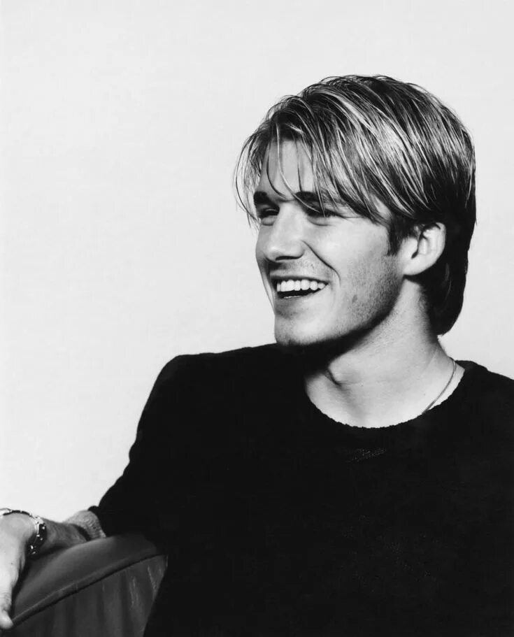 Дэвид бекхэм в молодости. David beckham в молодости. дэвид бекхэм 1995. дэвид бекхэм стрижки в молодости.
