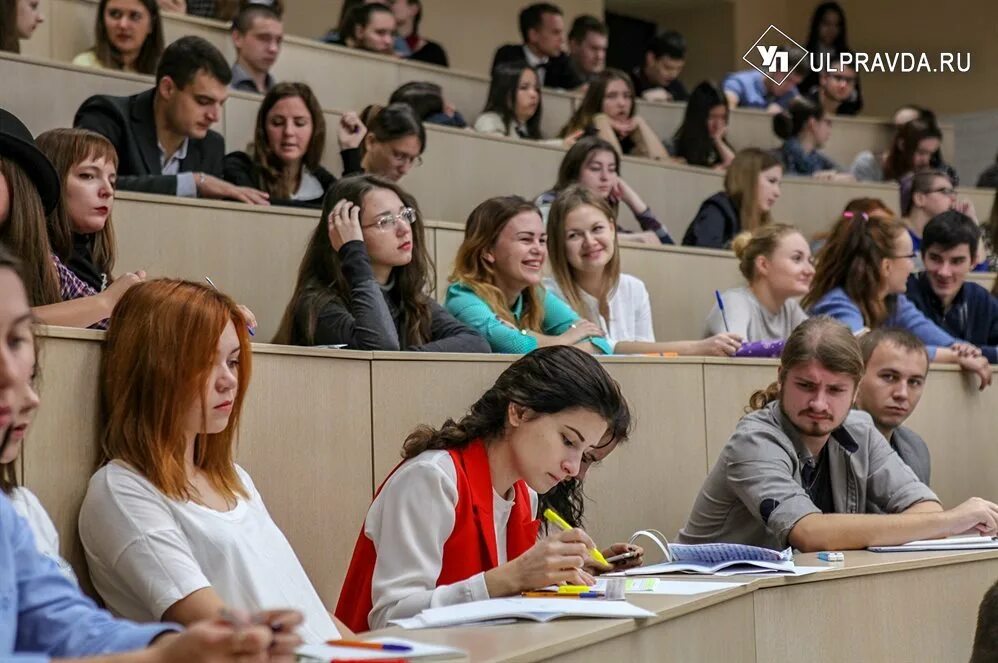 Вуз объявил набор. Женский день в университете. Вузы Ульяновска. Студент без лица.