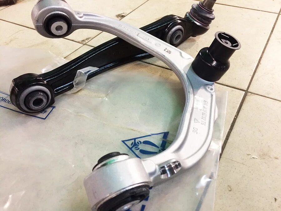 Рычаги бмв х5 е70 оригинал. Задние рычаги бмв х5. Рычаг передний нижний правый бмв х5. Рычаг передней подвески бмв х5 е70. Рычаг передний поперечный бмв х5 е70.