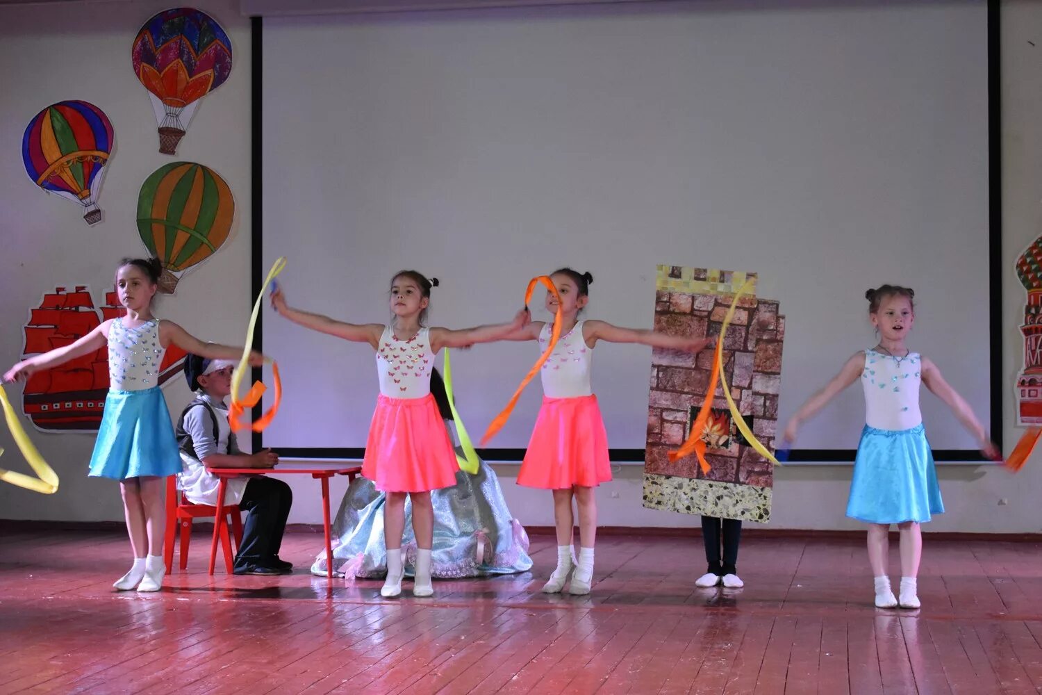 Костюмы кошкин дом детские. Сценка кошкин дом костюмы роли. Сценарий кошкин дом. Кошкин дом сценка. Кошкин дом сценка.