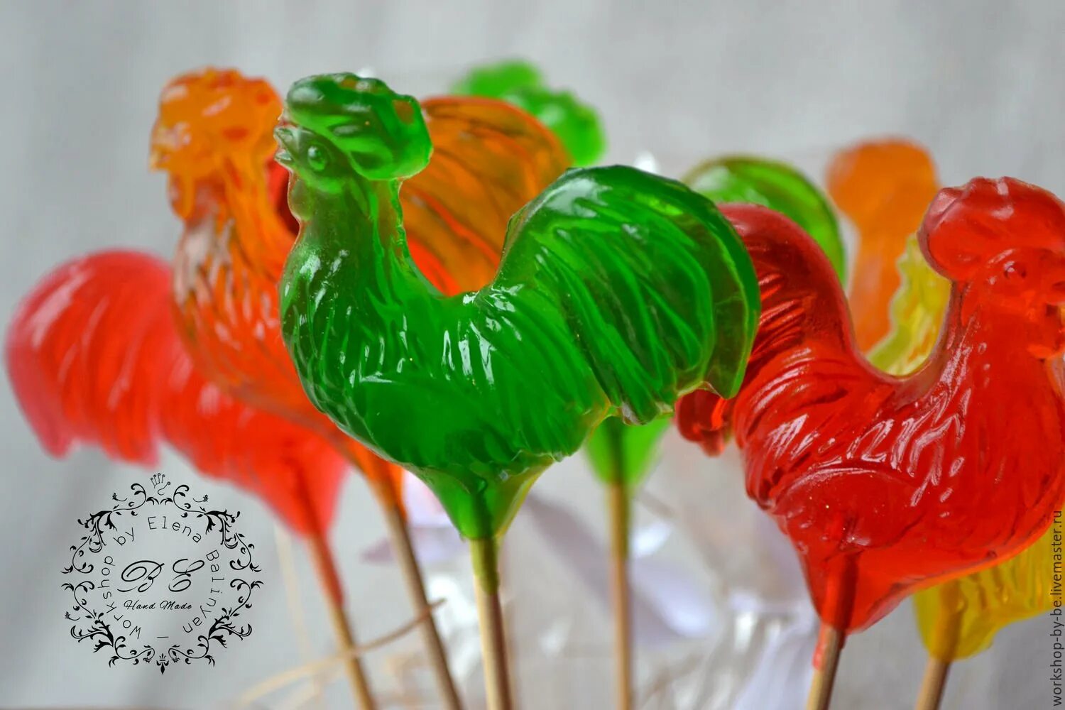 Красивые леденцы на палочке. Леденец на палочке. Карамель "петушок малышок" 14гр*20шт. День леденцов на палочке. Леденцы на палочке петушки.