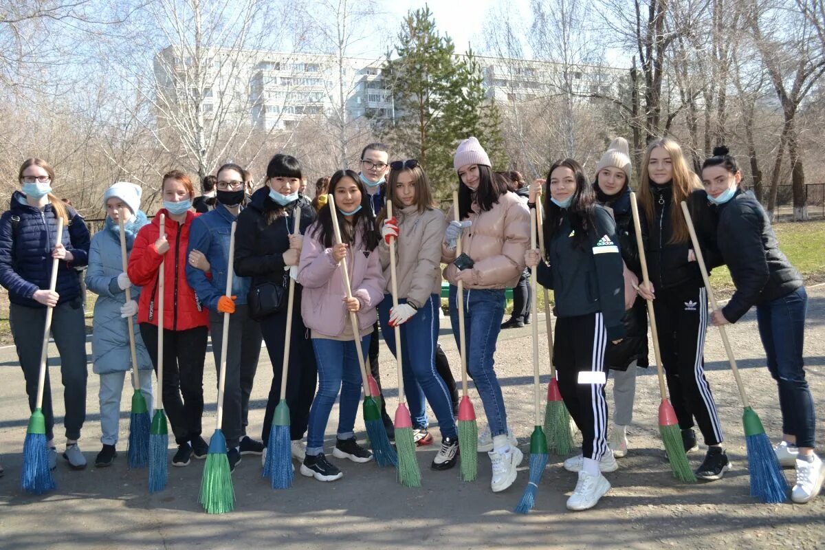 Субботник в 2024 году какого числа. Жилье и городская среда лого. Субботники в башкирии. Учителя на субботнике. Субботник в 2024 году какого числа.