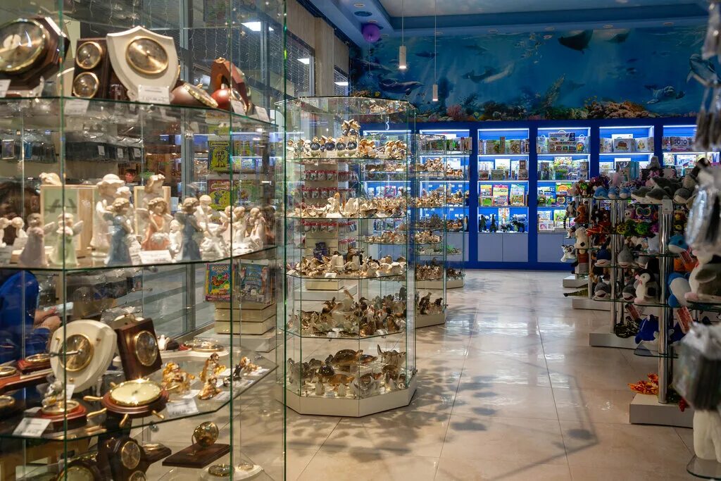 Где продать в санкт петербурге. Полюстровский 45 рынок. Где продать в санкт петербурге. Магазин подарков и сувениров. Блошиный рынок в санкт-петербурге на удельной.