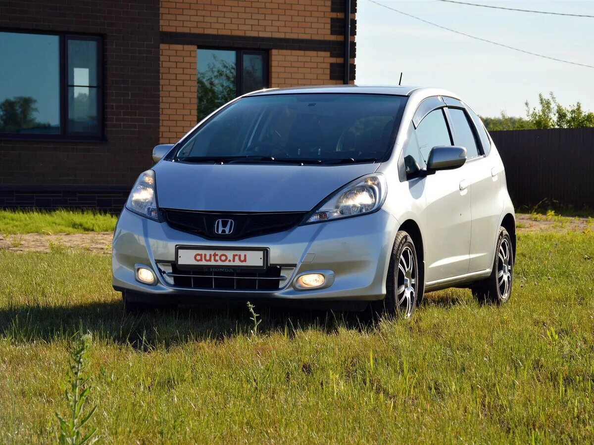 Машина honda fit. Honda Fit 2010. Honda Fit II 2010. Honda Fit 2010 1.3 л. Хонда фит 2010 года.