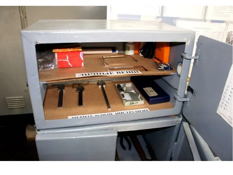 Инструмент 5с сортировка. Стеллаж для запасных частей. Система хранения 5 с. Шкаф для папок. Система 5с на заводе.