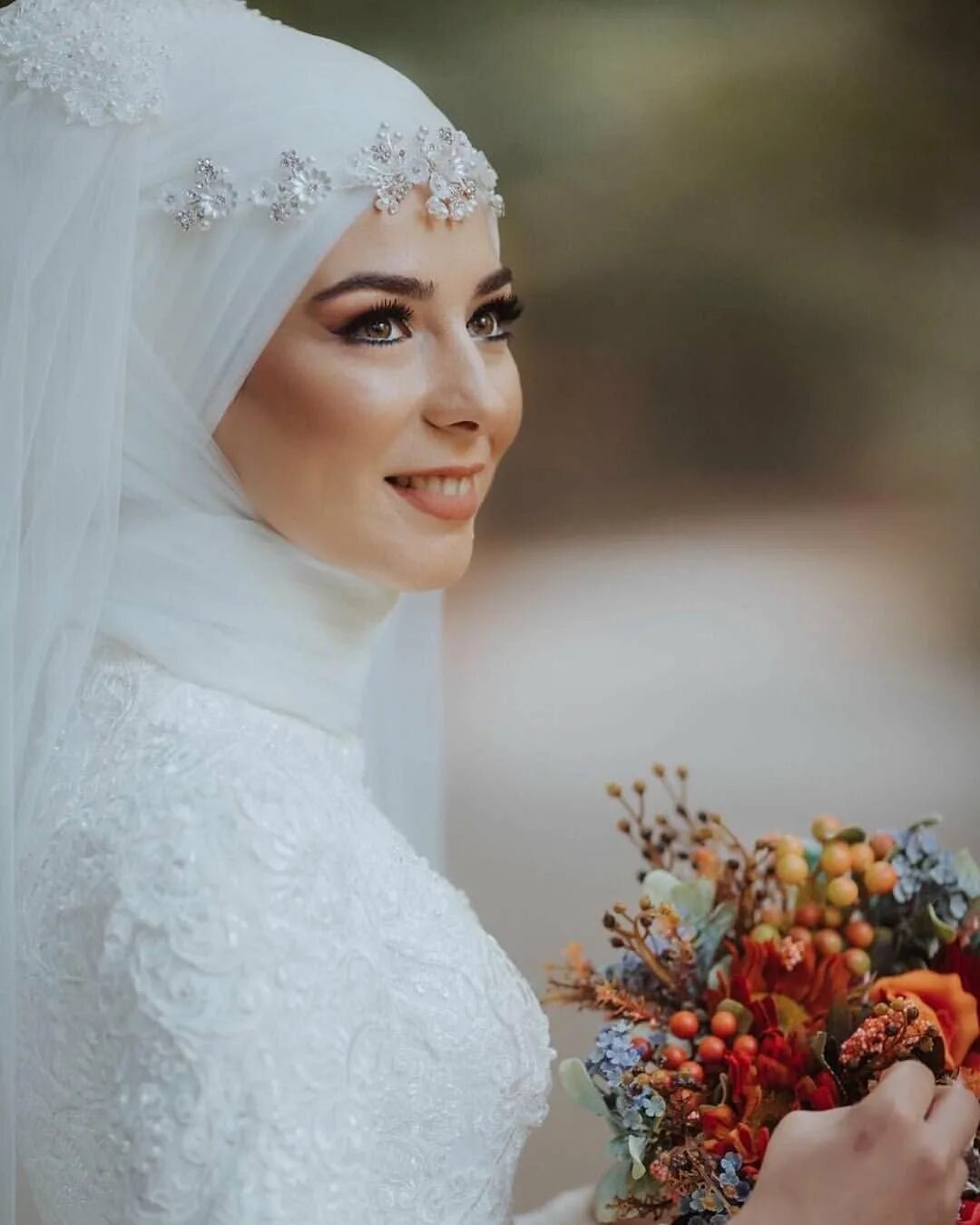 Мусульманская невестка. Невестки в хиджабе. Мусульманская невестка. Аиша саутиева никях. Невеста в хиджабе.