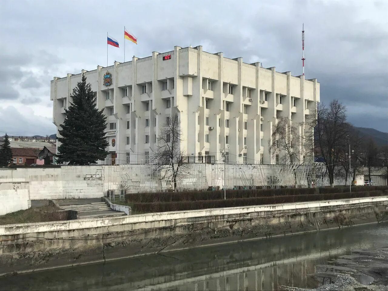 Владикавказ долгов. АМС Владикавказ. Администрация г Владикавказ. Мэрия Владикавказ. Горсовет Владикавказ.