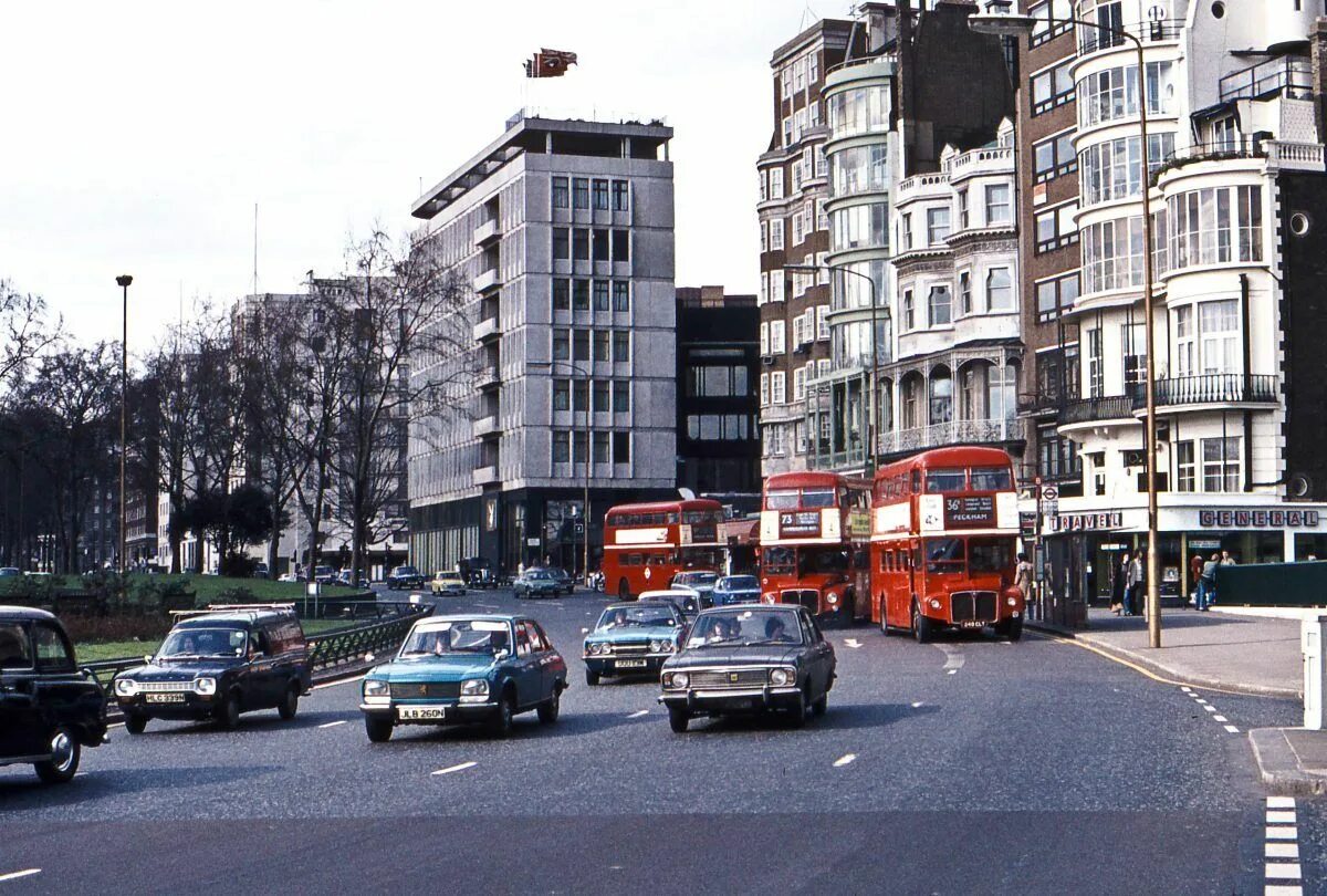 Парк Лейн Лондон улица. Лондон 1990. Ист-Лондон 1975. Лондон в 70-е годы.