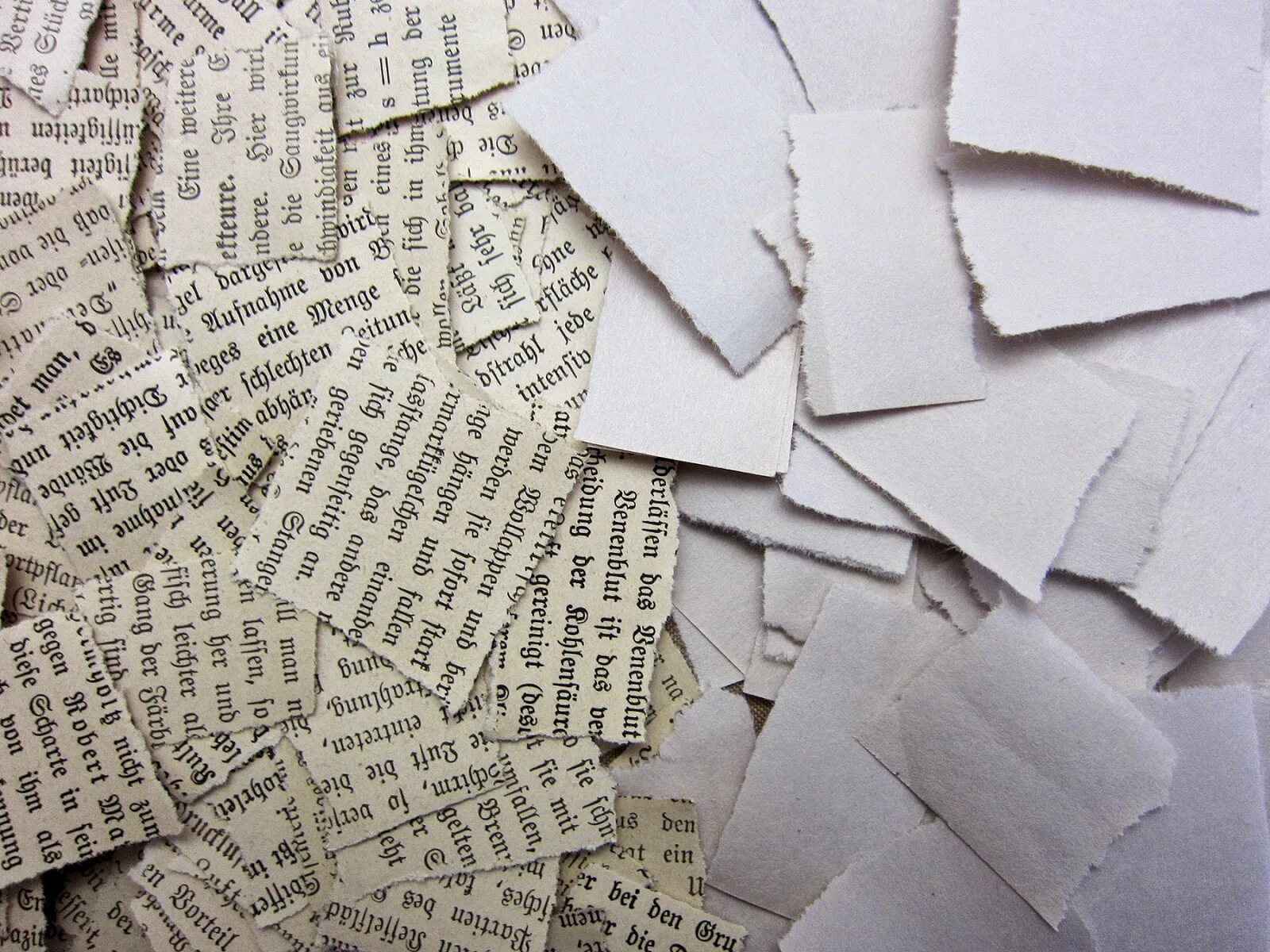 Образы бумаги. Бумага для творчества. Дизайнерская бумага для папье маше. Живопись на газетной бумаге. Папье маше фон.