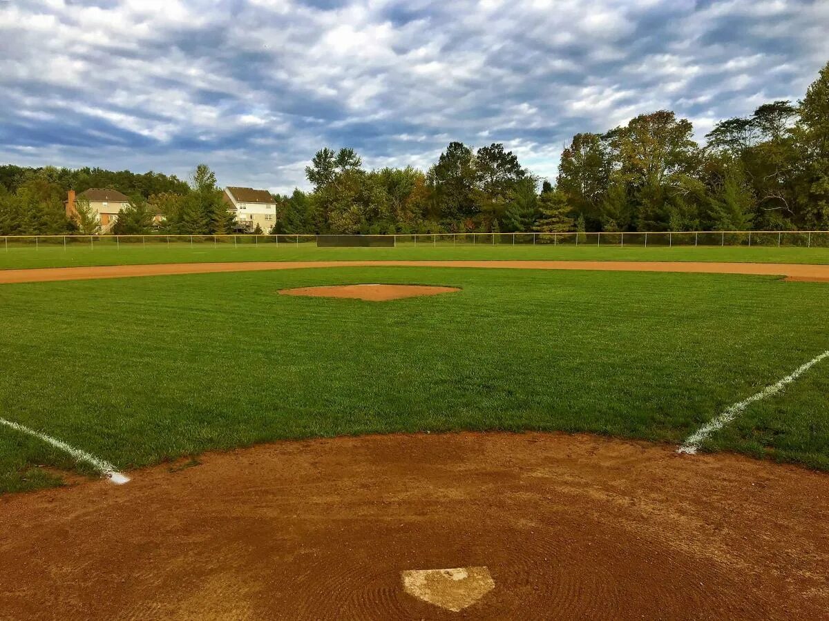 Корт бейсбол. Ground фото. Камни на земле. Ground фото. Brighdie grounds.