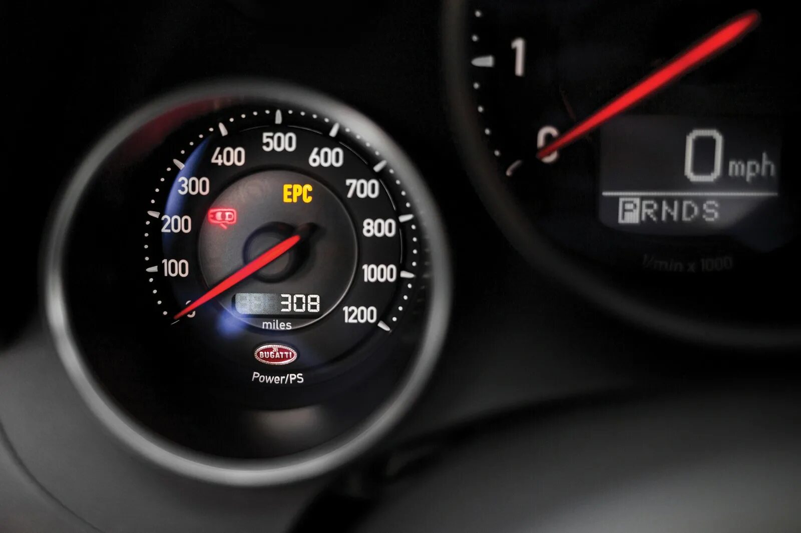 Бугатти спидометр максимальная. Lamborghini urus приборная панель. 300 km/h. Сколько разгоняется самая. Сколько разгоняется самая.