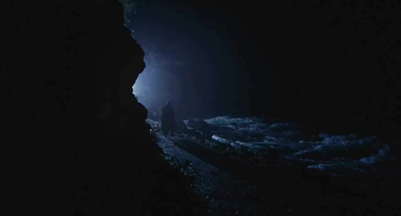 Darkness bring. Призрак в горах ночью. Призрак в горах. Горё призрак. Горные приведения.
