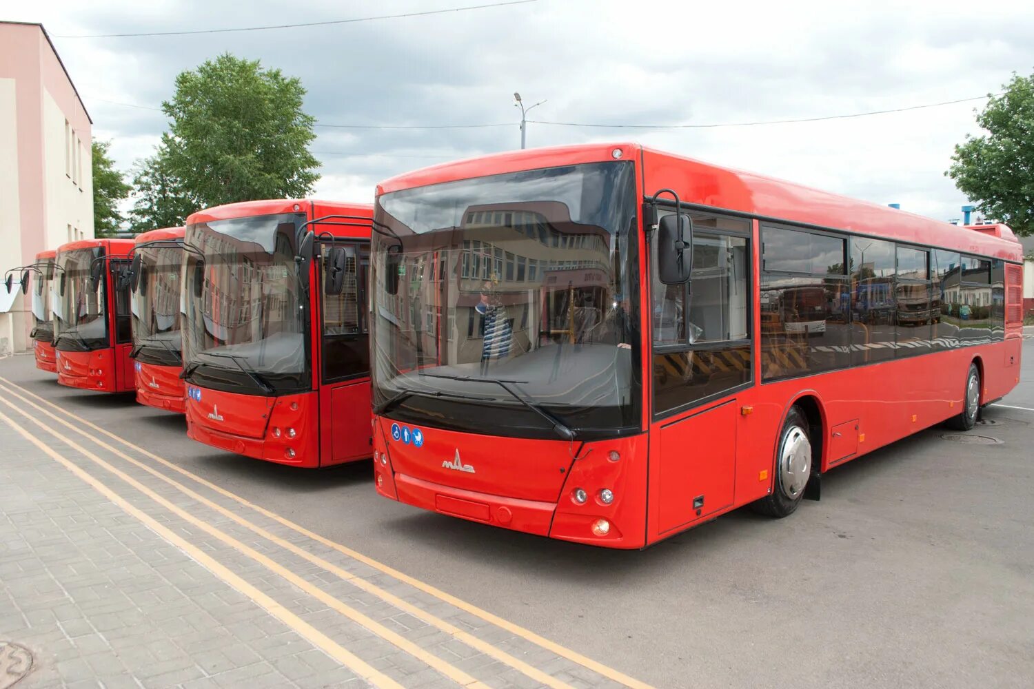 Автобус маз завод. Минский автомобильный завод автобус маз. Автобус маз завод. Маз 207. Автобус маз 203 076.