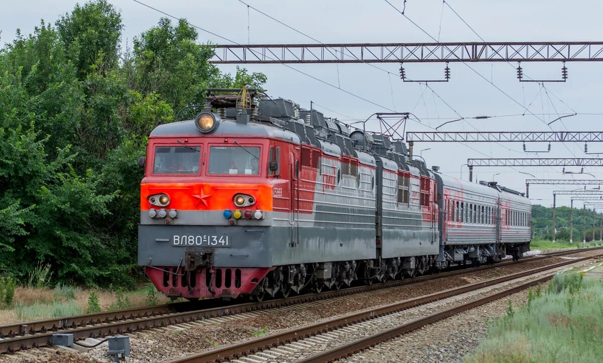 Ростов на дону матвеев курган электричка. Матвеев Курган (станция). Станция Матвеев Курган СКЖД. Пассажирский поезд Матвеев Курган. Матвеево Курганский ЖД вокзал.