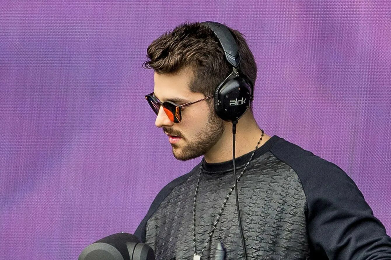 Диджей фото. Alok 2021. Alok, zeeba, iro - ocean. Алок персонаж. Диджей бразилец.