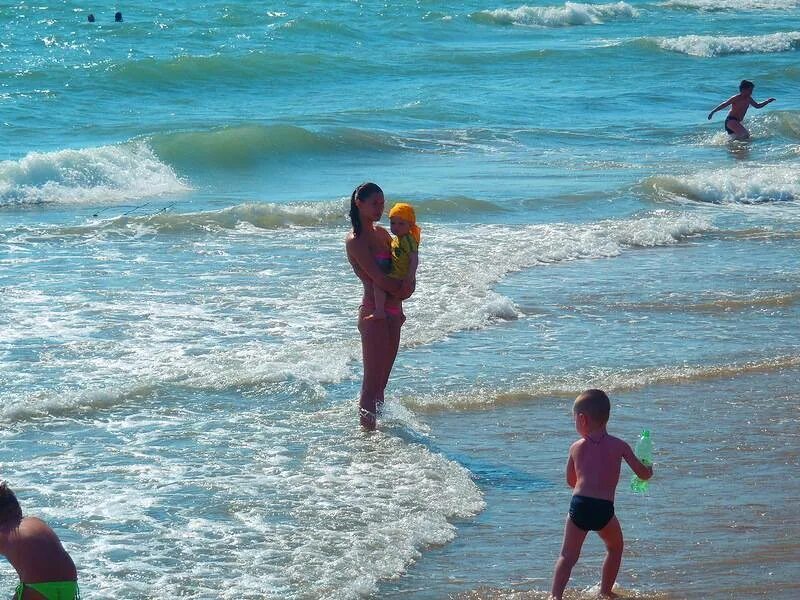Анапа для детей. Дети на черном море. Дети на берегу черного моря. Детские пляжи на черном море.