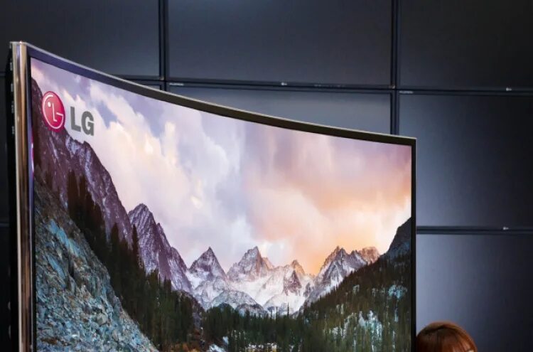 Lg tv алиса. Телевизор самсунг 105 дюймов. Изогнутый LG телевизор 55 дюймов. Телевизор LG 105uc9v 105" (2014). Телевизор LG 70 дюймов.