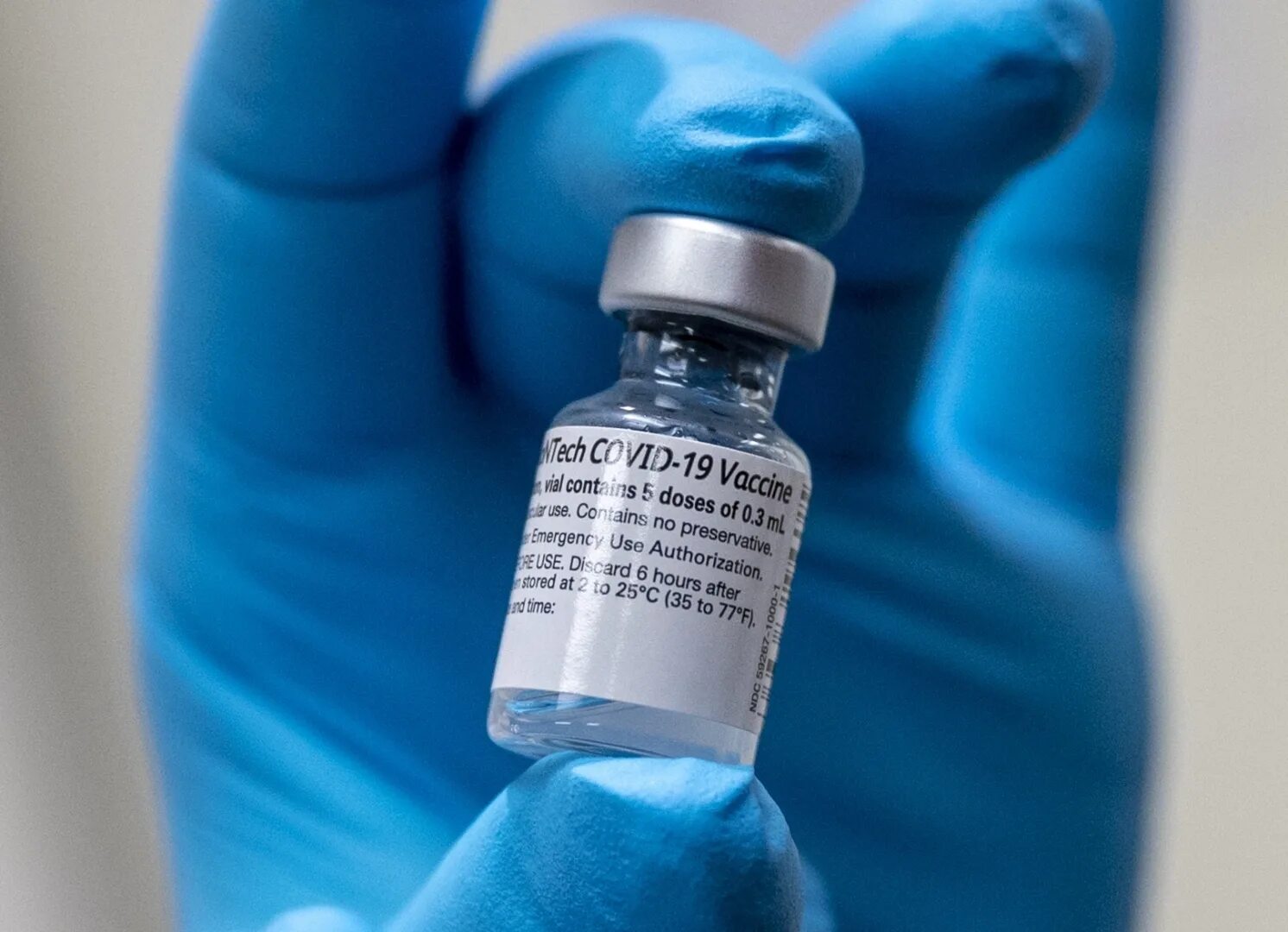 Вакцина против Covid-19. Файзер вакцина. Вакцина от коронавируса Pfizer/BIONTECH И moderna. Вакцина Pfizer/BIONTECH против Covid-19.