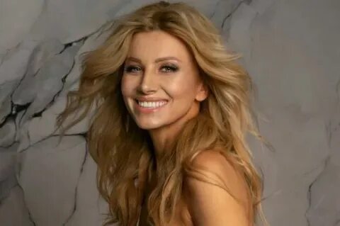 Irina Nelsonning yalangoch fotosuratlari