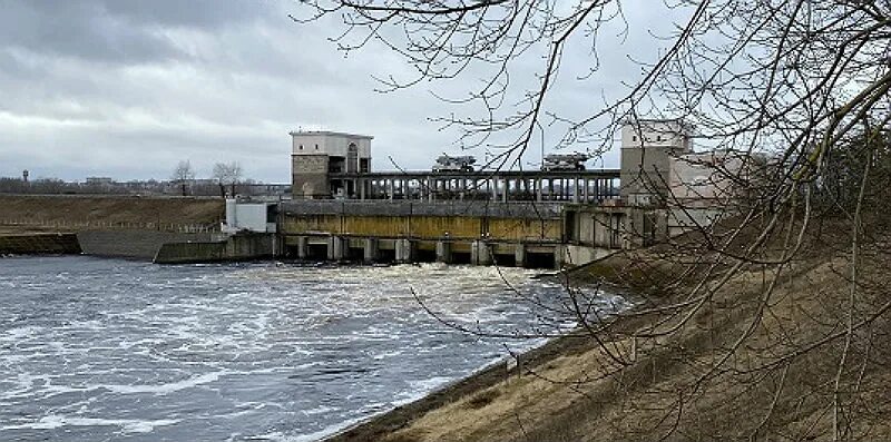 Рыбинское водохранилище ГЭС. Рыбинская ГЭС плотина. Дамба ГЭС Рыбинск. Рыбинское водохранилище плотина.