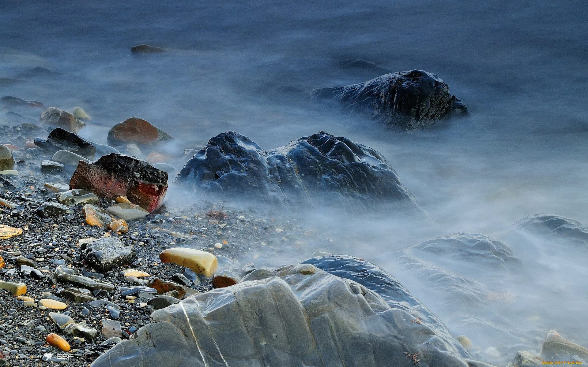 Over rocks. Подводные камни. Камни в воде. Камни под водой. Подводные камни в море.