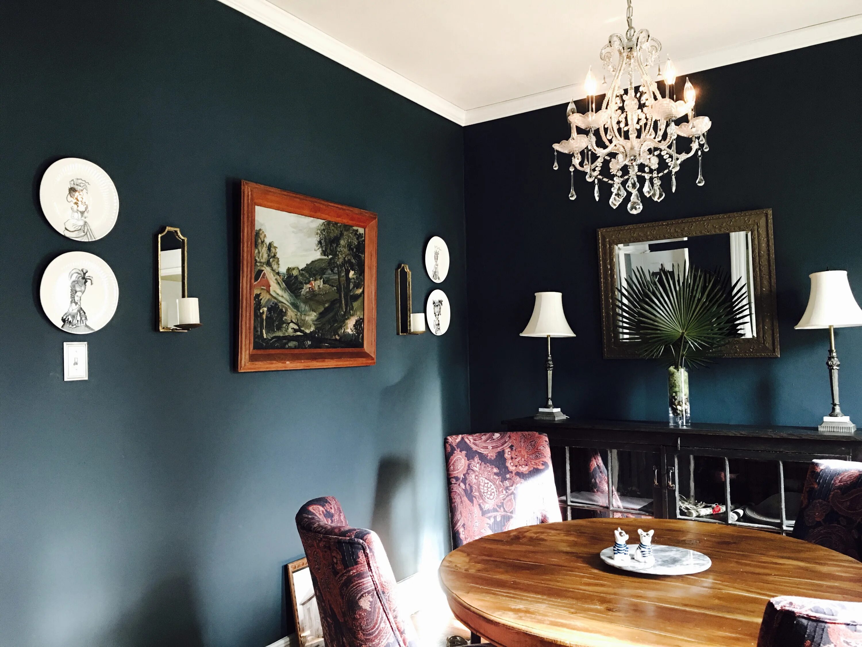 обои мид сенчури модерн. покрашенные стены. крашенные стены в интерьере. покрашенные стены в интерьере. краска на стенах в интерьере.