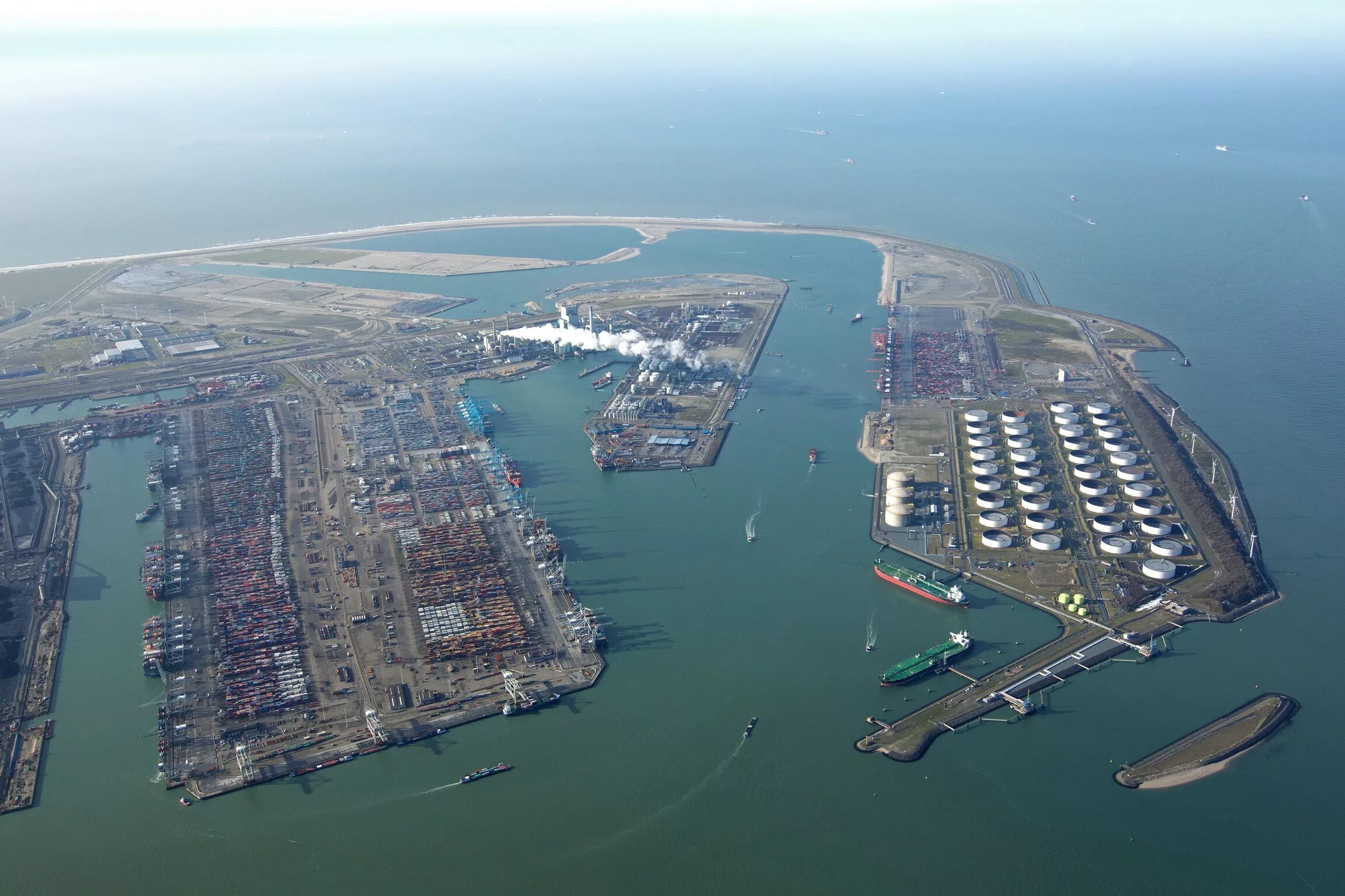 Лос анджелес порт лонг бич. Порт роттердам акватория. Голландский роттердам порт. Любек порт. Швеция гетеборг порт.