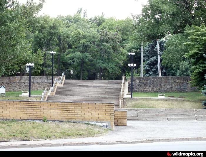 Площади розы люксембург. Площадь розы Люксембург. Луганск парк розы Люксембург. Площадь розы Люксембург 2а Луганск. Площадь розы Люксембург Луганск HD.