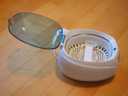 Cleaning device