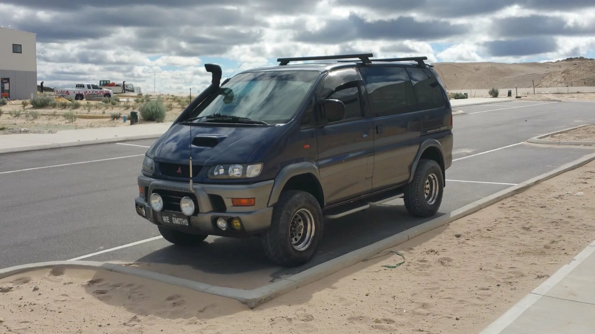 Митсубиси делика 4х4 1997. Делика d4. Mitsubishi delica 4wd. Митсубиси делика д4. Митсубиси делика л400.
